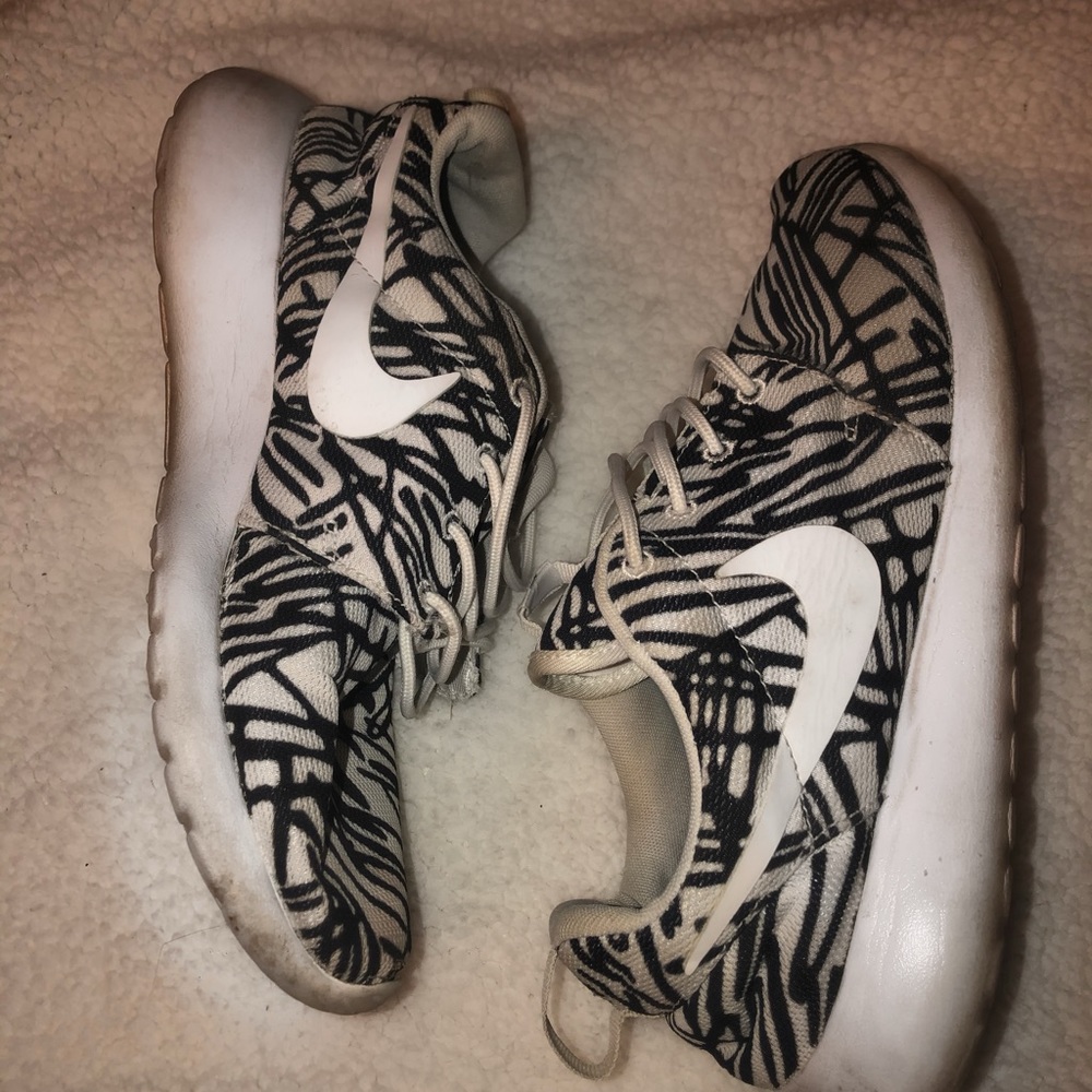 Nike roshe size 9